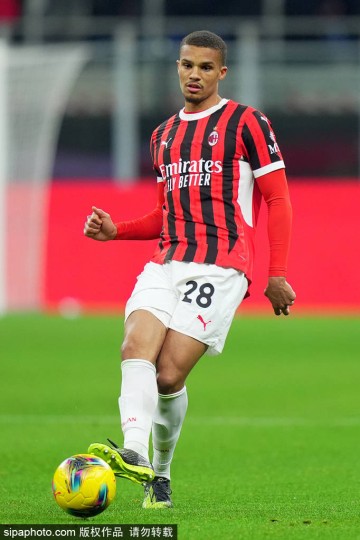 米兰转会动态：阿坎吉去留成谜，红黑军团决策即将揭晓