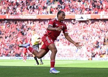 天赋溢出！16岁恩古莫哈季前5场3球&2次一条龙，利物浦从蓝军抢人