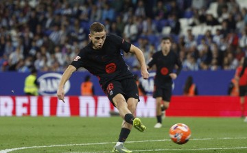 弗里克怒斥巴萨高层：拒绝卖掉3名巨星，球迷震惊