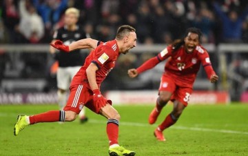 莱红牛主场迎战科隆，攻防矛盾激烈，双方战术碰撞激烈，争夺德甲争四席位。