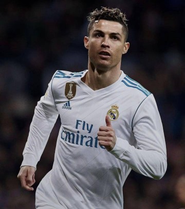 连续六年！C罗斩获欧冠金靴，绝境逆袭破梅西梦，后人难超越？