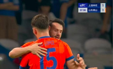 洛佩斯失误频频！山东泰山1-3不敌上海申花，前西甲中卫难获续约