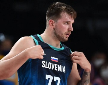 东契奇中文欢迎杨瀚森进入NBA 称会给他手机号