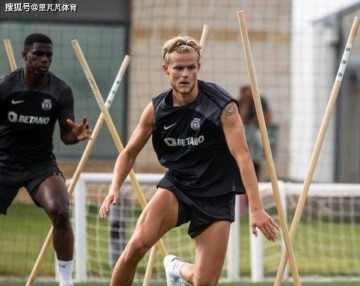 阿莫林又要买旧部：4000万报价昔日中场，曼联转换推进就靠他