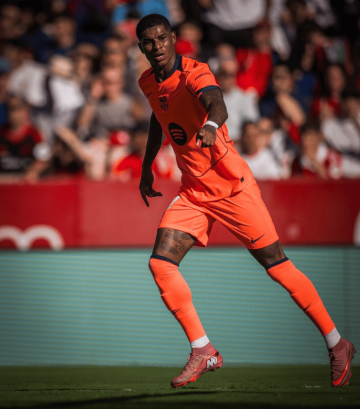 西甲领头羊易主！莱万失点拉什福德难救主，巴萨1-4惨败7连胜终结