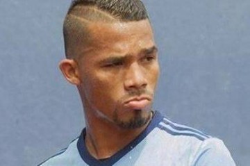 米兰考察委内瑞拉绞肉机，19岁曾加盟曼城，西甲球队愿五折出售