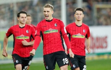 德甲第5轮云达不莱梅主场迎战弗赖堡，面临防线危机与高效进攻挑战，双方争夺赛季关键节点。