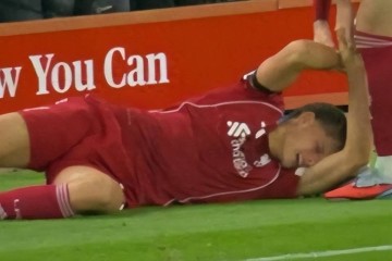 再次绝杀对手晋级，利物浦却“高兴不起来”：19岁天才遭遇重伤