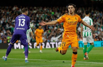 关键先生融不进阿隆索这套？米兰都瞅半天了，皇马留谁弃谁？